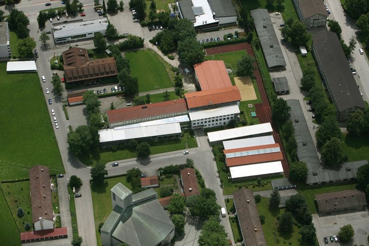 Staatliche Realschule Füssen, Johann-Jakob-Herkomer Luftbild der Staatlichen Realschule Füssen - Johann-Jakob-Herkomer