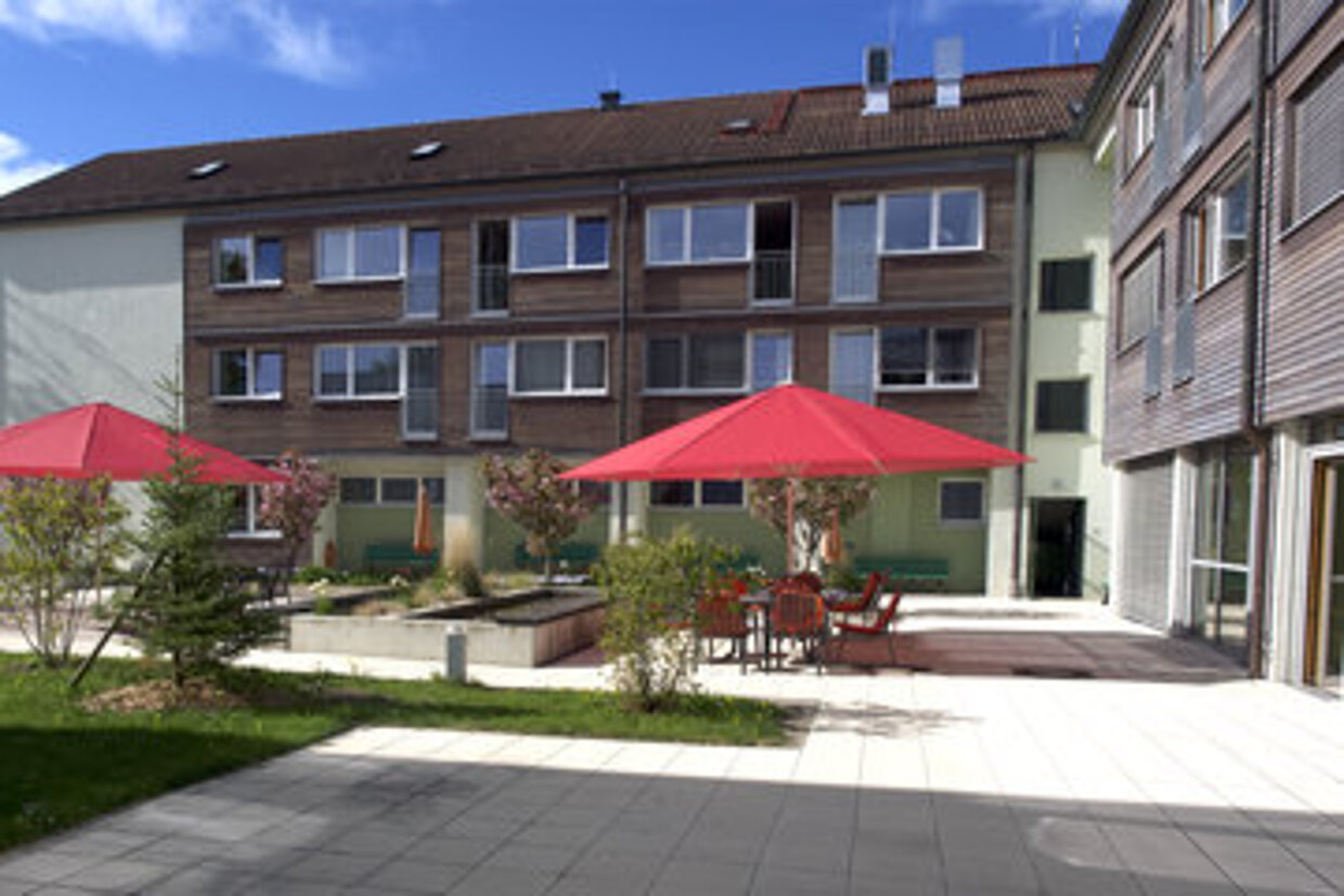 Senioren- und Pflegeheim Buchloe Das Bild zeigt einen Ausschnitt des Gebäudes des Senioren- und Pflegeheim Buchloe
