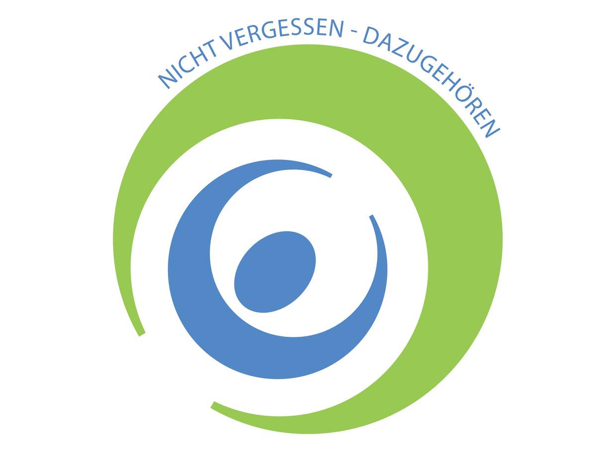 Logo mit der Aufschrift „NICHT VERGESSEN - DAZUGEHÖREN“. Das Design umfasst einen blauen Kreis und eine grüne Spirale, die zusammen ein Gefühl von Gemeinschaft und Zugehörigkeit vermitteln.