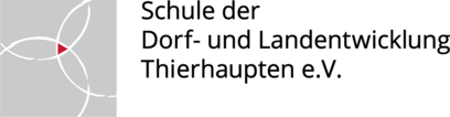 Schule der Dorf- und Landentwicklung Thierhaupten e. V. Logo der Schule der Dorf- und Landentwicklung Thierhaupten e.V. mit grafischen Elementen in Grau und Weiß sowie einem roten Dreieck.
