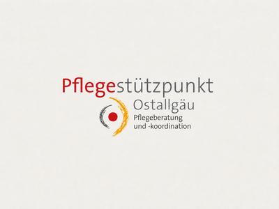 Logo des Pflegestützpunkts Ostallgäu, das Pflegeberatung und -koordination anbietet. Der Schriftzug kombiniert rote, graue und schwarze Elemente mit einem roten Punkt und geschwungenen Linien.
