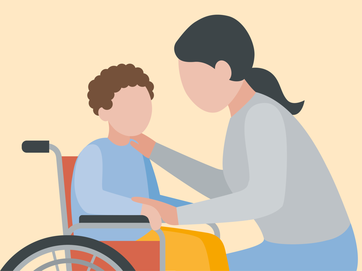 Eine Mutter oder Betreuungsperson kniet neben einem sitzen bleibenden Kind in einem Rollstuhl. Sie hält sanft das Gesicht des Kindes und zeigt Fürsorge. Der Hintergrund ist in sanften Farben gehalten, was eine freundliche und ruhige Atmosphäre schafft.