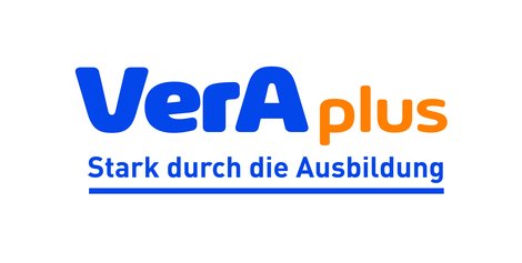 Logo von VerAplus mit dem Slogan "Stark durch die Ausbildung". Die Worte "VerAplus" sind in blauer und oranger Schrift gestaltet.